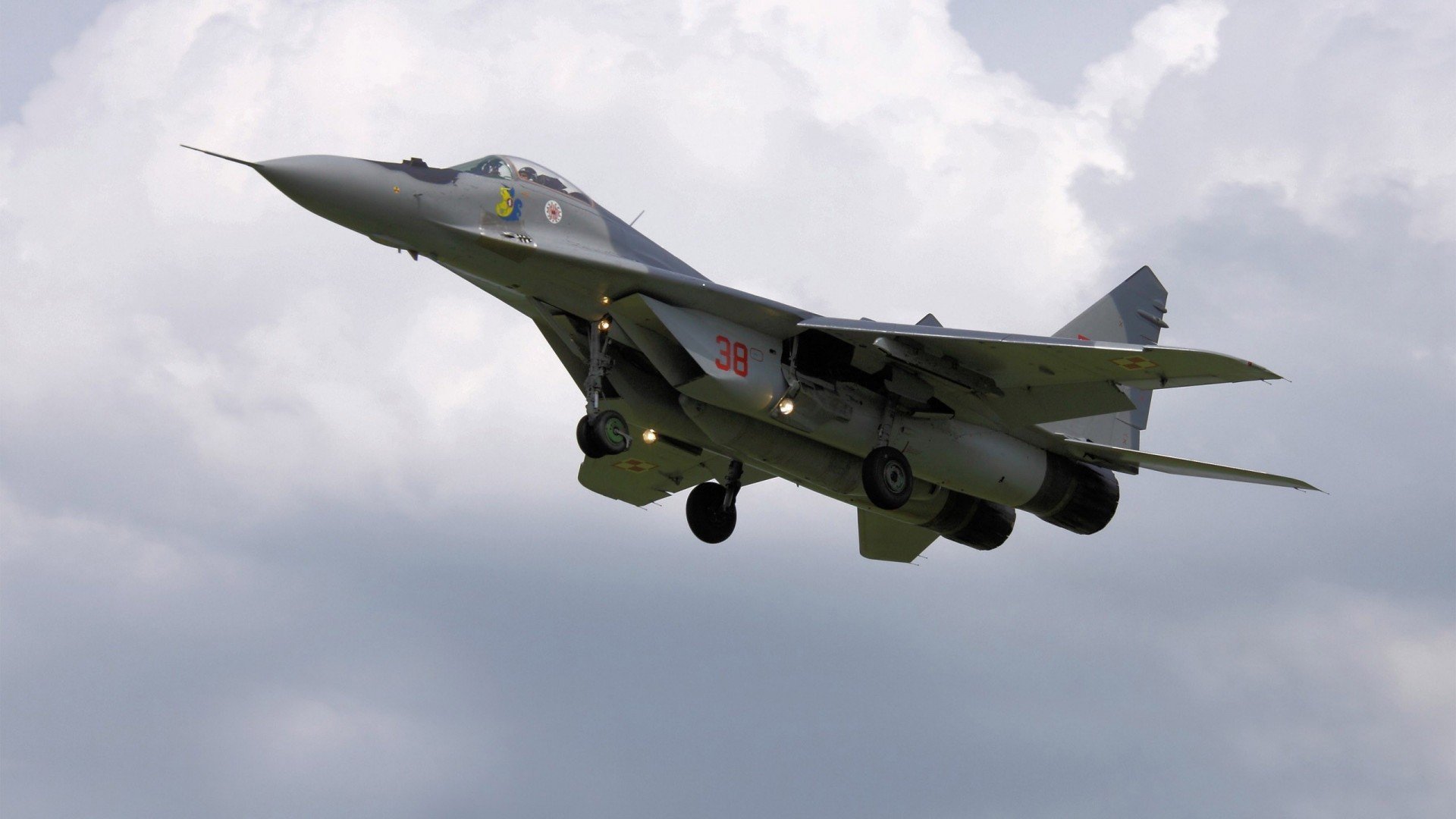 南特官方宣布引进中场新援,提升球队实力,南特是什么意思